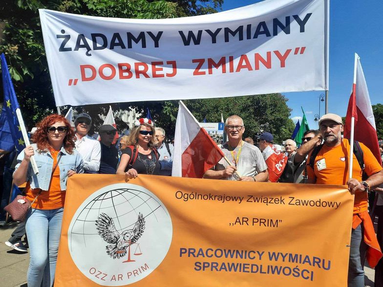 "Akt oskarżenia" dla resortu Ziobry od pracowników sądów. Rozstawią się przy marszu Tuska