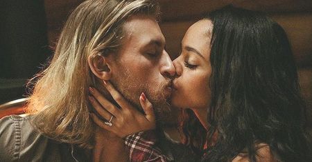 Gwiazda "Riverdale" ogłosiła, że jest w ciąży. W tym samym czasie jej mąż poinformował o rozwodzie