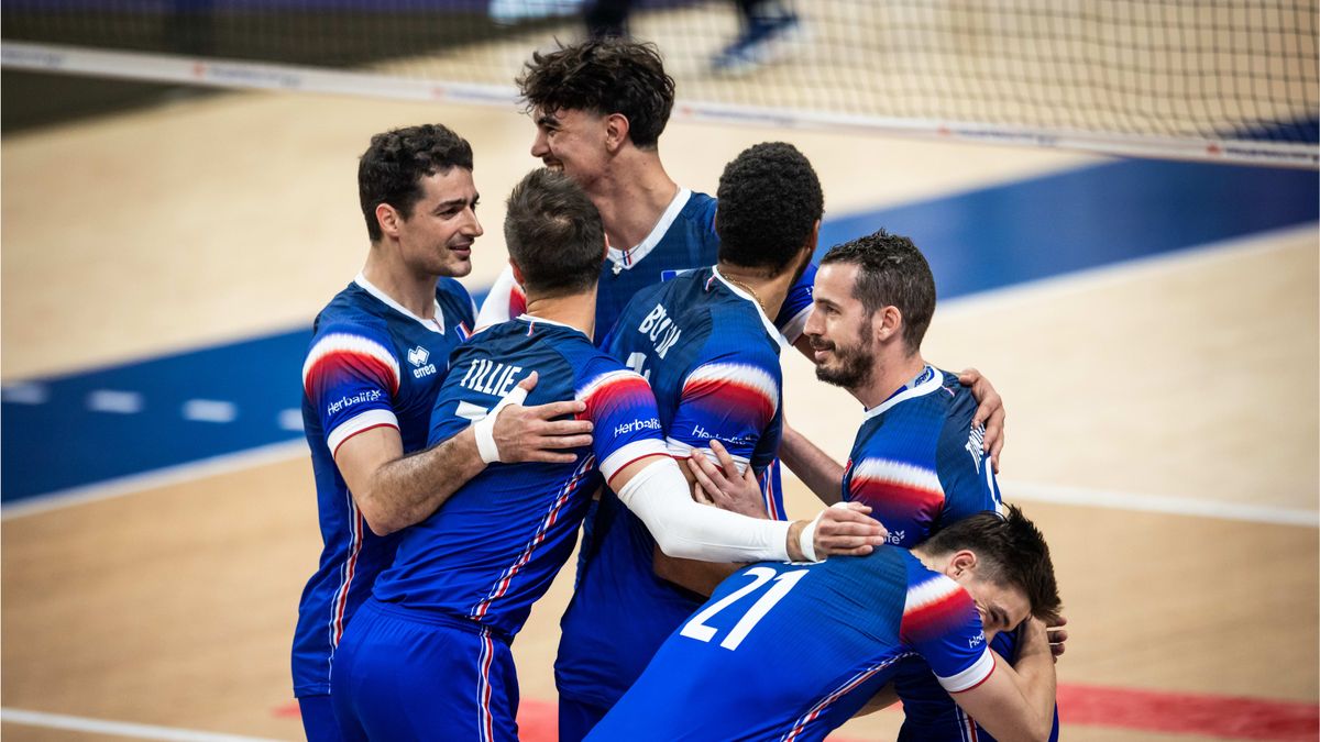 Materiały prasowe / FIVB / Reprezentacja Francji z Benjaminem Toniuttim (pierwszy z prawej)