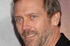 Poważny i podejrzliwy Hugh Laurie