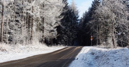 Podlaskie: Marznące opady i gołoledź. Doszło do wielu kolizji
