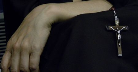 Zarobki zakonnic. W Polsce to księża mogą liczyć na złoto, siostry żyją w biedzie