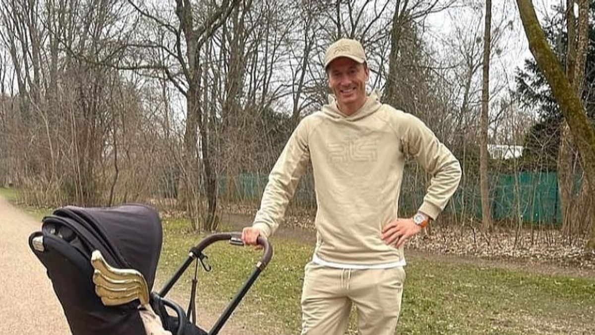 Robert Lewandowski na spacerze