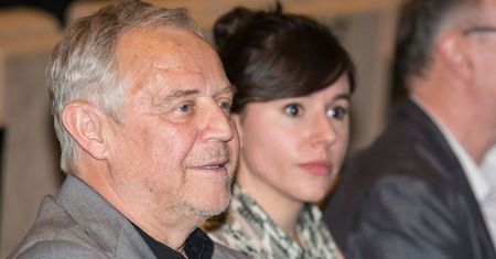 Żona Kondrata zaprzeczyła plotkom. Mówiono, że wychowała się na kolanach męża