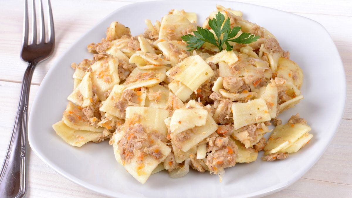 Łazanki z kapustą to obiad, który kojarzy się nam się z PRL