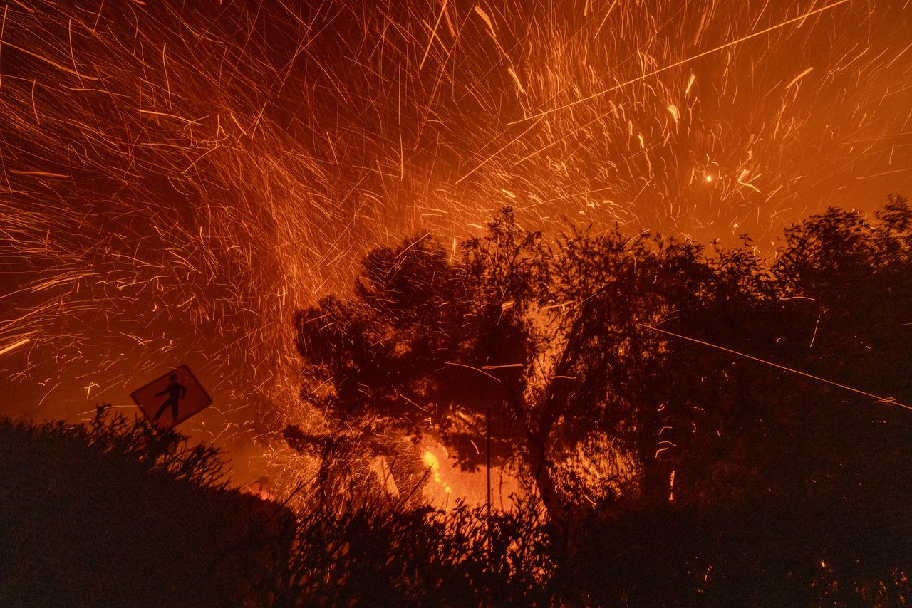 Feuerhölle in Los Angeles: Starke Winde drohen Ausbreitung