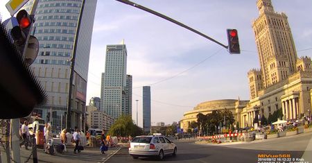 Piesi robią co chcą na ul. Emilii Plater w Warszawie