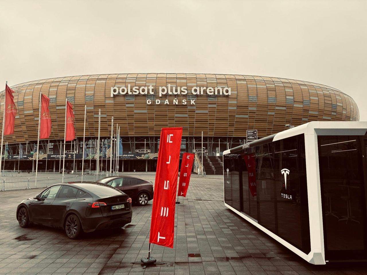 Tesla otworzyła nowy punkt w Polsce. To trzeci obiekt nad Wisłą