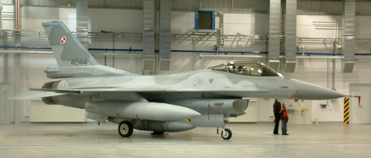 Polski F-16 w bazie w Krzesinach