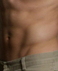 Poszukiwany żywy manekin o wymiarach 100/88/104