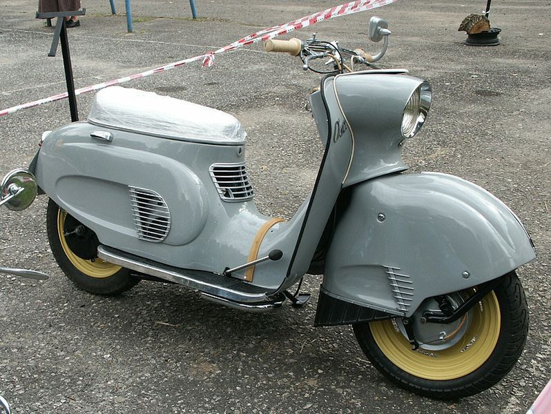 Polski skuter WFM Osa (1959-65) z manualną skrzynią biegów