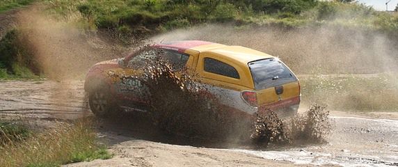 Niezniszczalny - Mitsubishi L200 2.5 DI-D Dakar