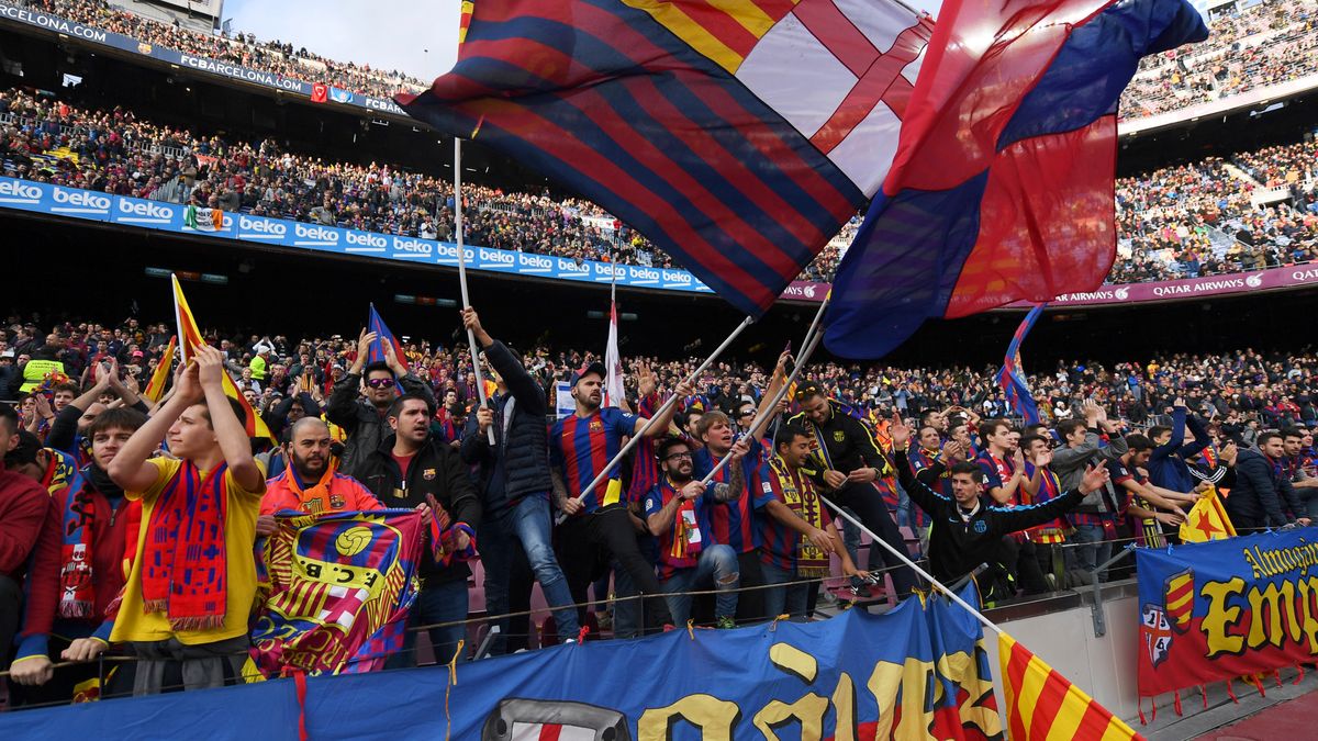 Zdjęcie okładkowe artykułu: Getty Images / David Ramos / Na zdjęciu: kibice Barcelony