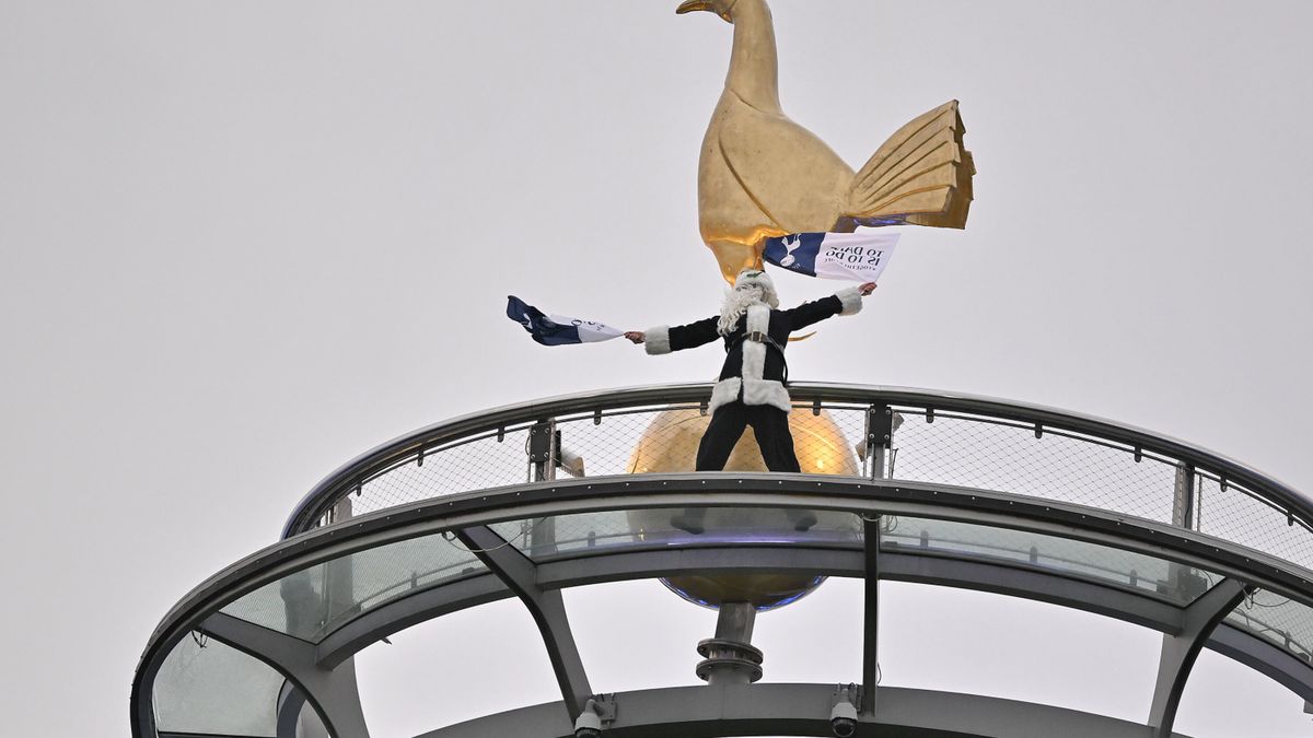 Zdjęcie okładkowe artykułu: Getty Images / VINCE MIGNOTT / Na zdjęciu: Fan Tottenhamu na Dachu