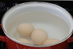 Do czego wykorzystać wodę po gotowaniu jajek na twardo?