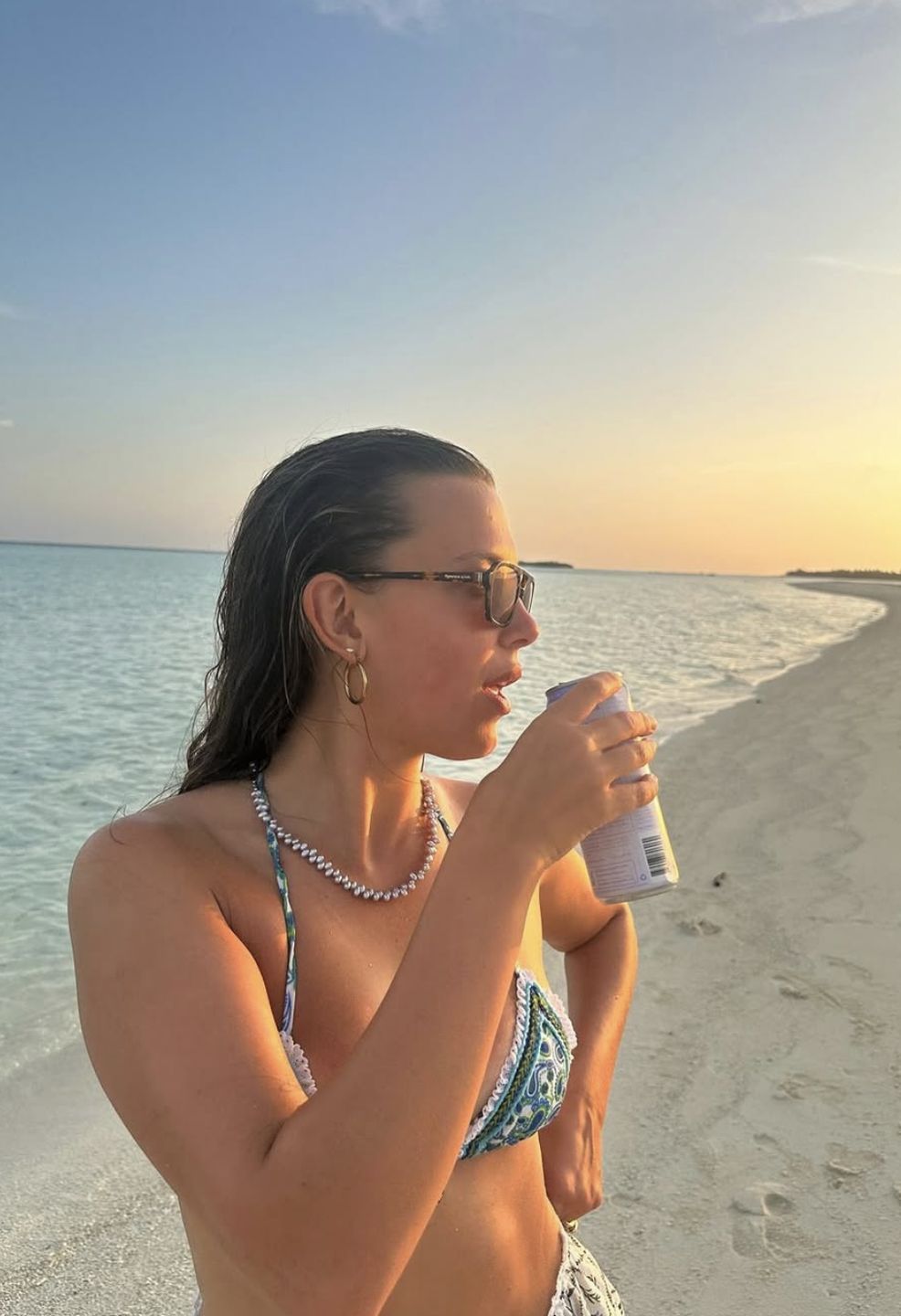 Millie Bobby Brown na plaży