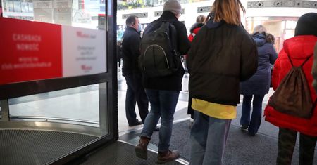 Jest decyzja premiera. Policja ruszy do galerii