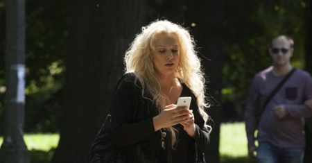 "Przyjaciółki": Joanna Liszowska u boku Michała Czerneckiego i Macieja Jachowskiego na planie 8. sezonu hitu Polsatu