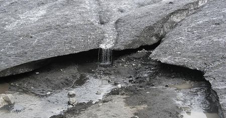 Topniejące lodowce uwalniają ogromne ilości drobnoustrojów