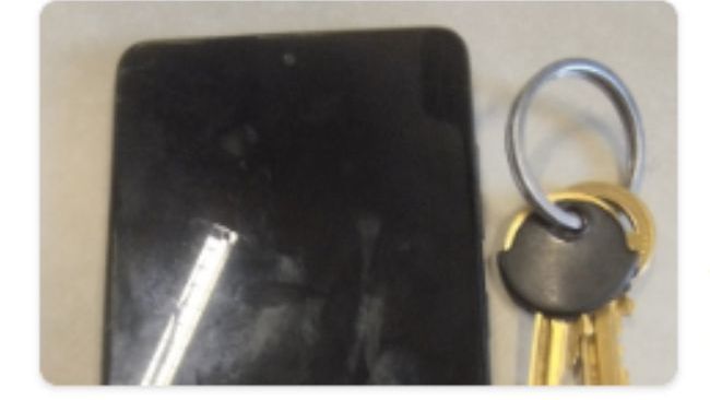 Znalezione klucze i telefon