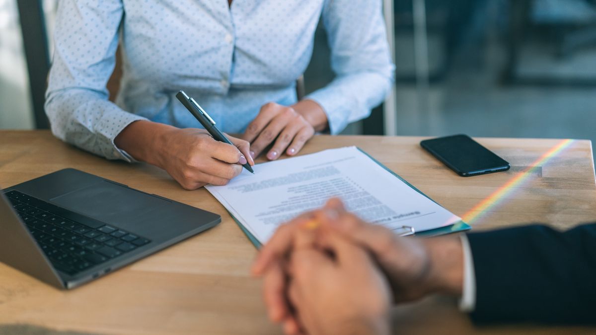 Ubezpieczenie grupowe w pracy opłaca się bardziej od ubezpieczenia indywidualnego?