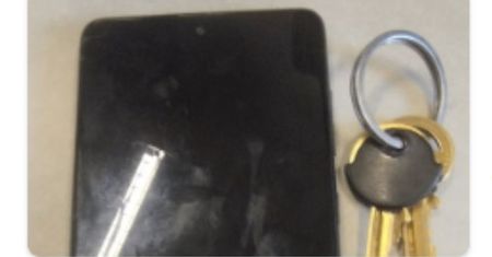 Telefon i klucze znalezione w Gostyninie. Policja szuka właściciela!