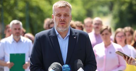 Zandberg alarmuje ws. budżetówki. "Chcą to przeprowadzić cichaczem"