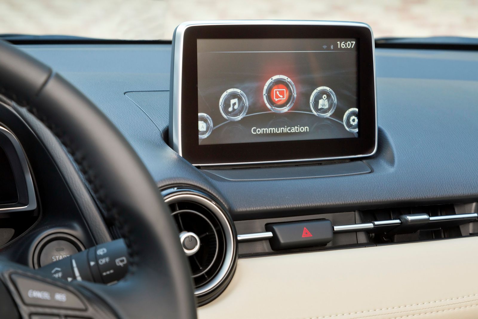Europejska Mazda 2 – obszerna galeria zdjęć 63