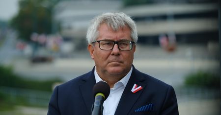 Nowy sondaż dla WP. Polityk PiS radzi wziąć sobie do serca