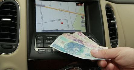 Fabryczna nawigacja to wyrzucone pieniądze