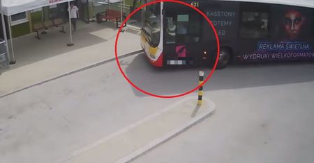 Nie było karetki, przyjechał autobus. Nietypowy widok na SOR