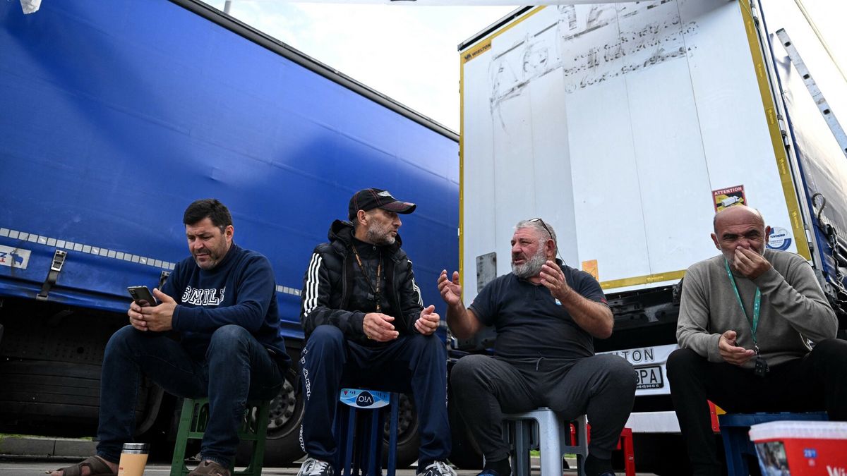 Kierowcy  ciężarówek, którzy przewożą towary w całej Europie, kontynuują strajk głodowy w Niemczech