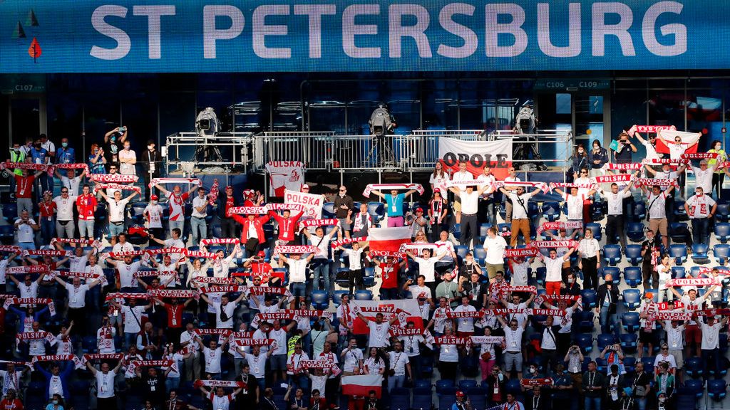 Zdjęcie okładkowe artykułu: Getty Images /  Anton Vaganov - Pool / Na zdjęciu: kibice w Sankt Petersburgu