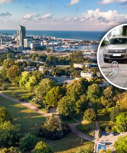 Urządzili sobie prywatny parking na chodniku. Miasto interweniuje