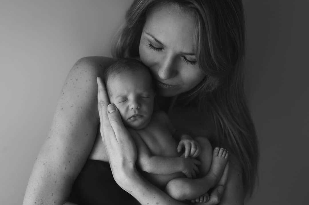 Anna Guzik sesja z bliźniaczkami