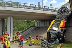 Autobus wypadł z wiaduktu w Warszawie. Jedna osoba nie żyje
