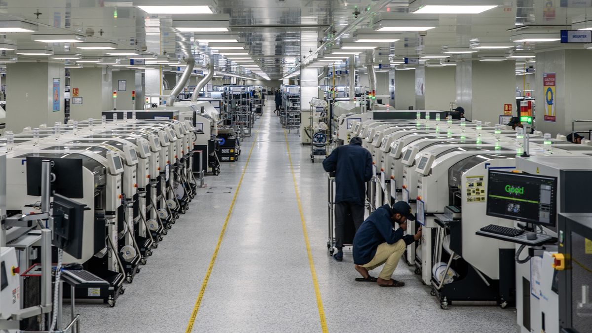 Employees work on the SMT (surface mount technology) shop floor where components are mounted on a PCB (printed circuit board) at Padget Electronics Pvt., a subsidiary of Dixon Technologies Ltd., in Noida, India, on Friday, March 22, 2024. Dixon Technologies Ltd., an Indian contract manufacturer, is benefitting from a boom in new business from clients like Chinese smartphone maker Xiaomi Corp. and South Korea's Samsung Electronics Co. wishing to use its factories to manufacture goods for India's rising middle class. Photographer: Prashanth Vishwanathan/Bloomberg via Getty Images
