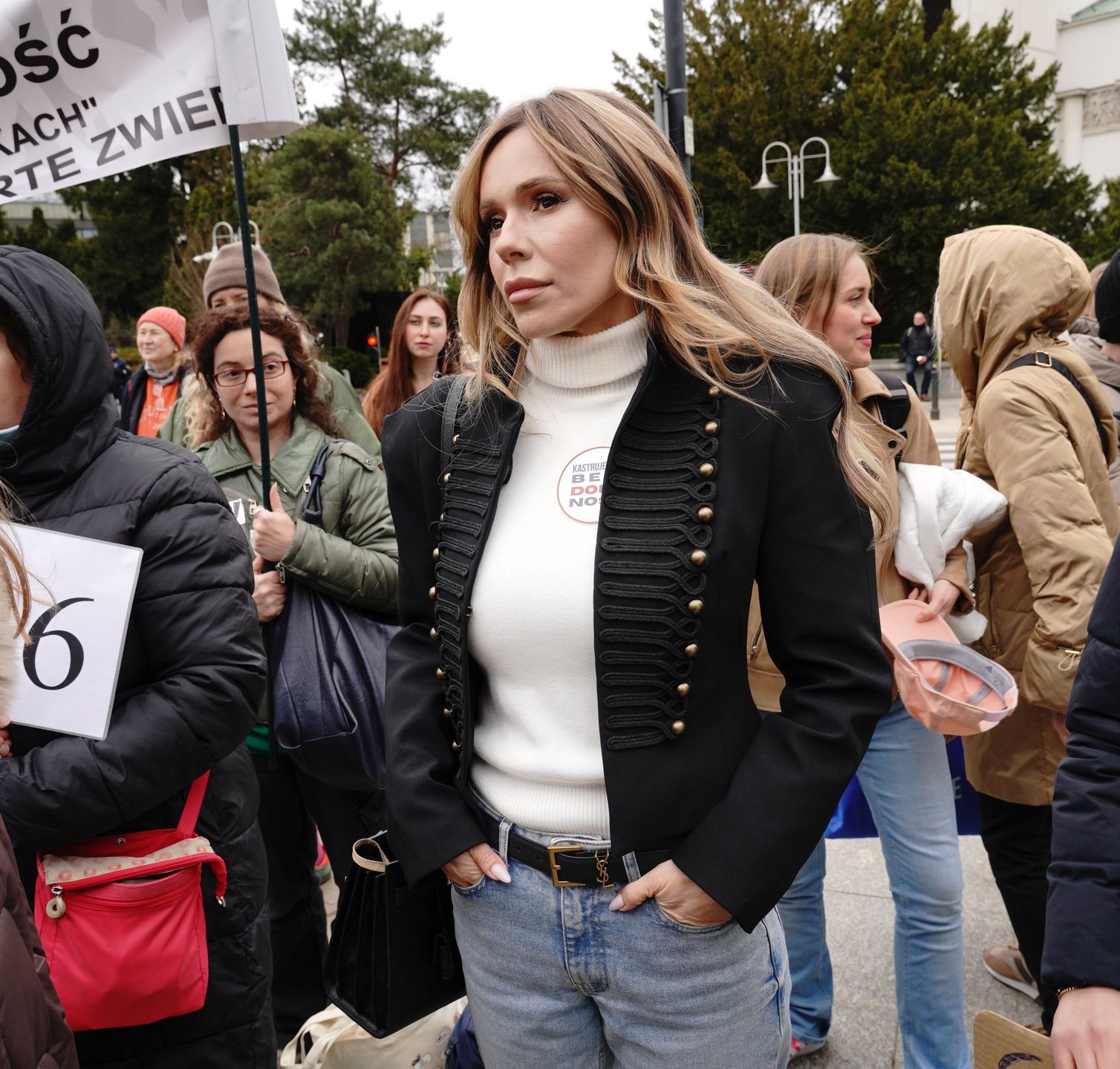 Doda na proteście w obronei praw zwierząt 