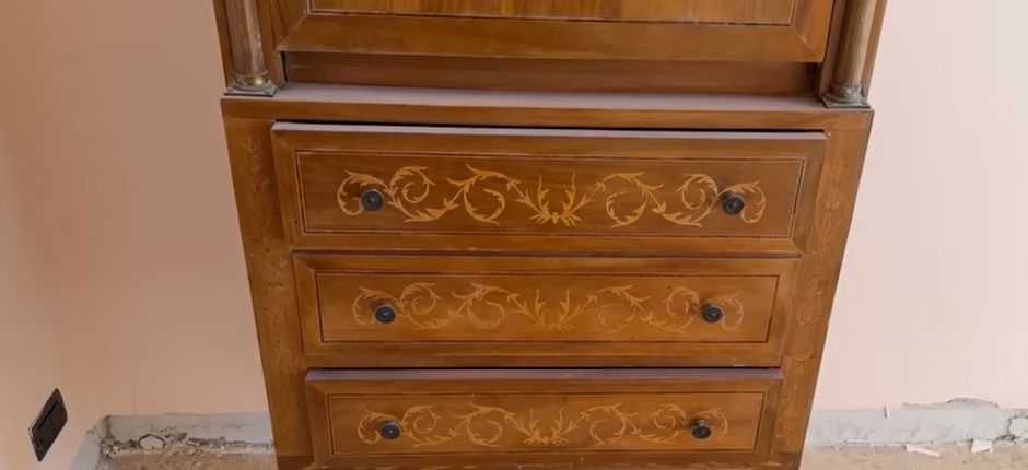 Kredens, który chce zostawić w mieszkaniu 