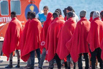 Dziecko wrzucone do oceanu. Wstrząsające doniesienia