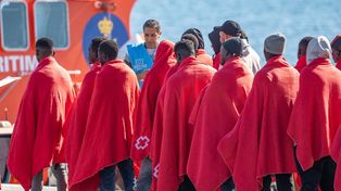 Dziecko wrzucone do oceanu. Wstrząsające doniesienia