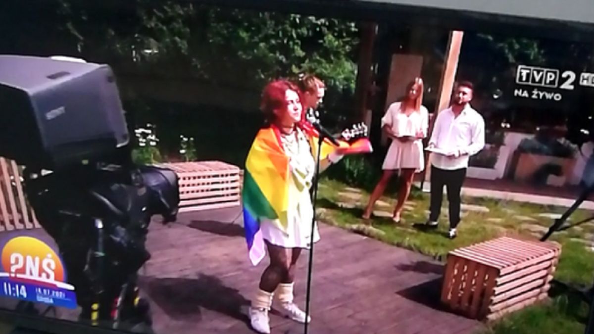 W TVP pojawiła się tęczowa flaga.