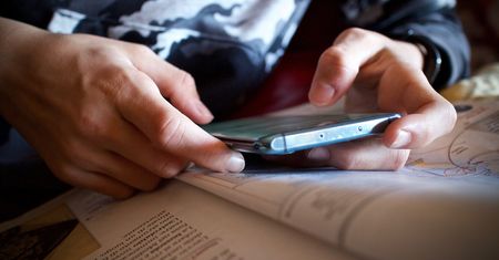 Zakaz telefonów w szkołach od września 2023? Minister Edukacji odpowiada