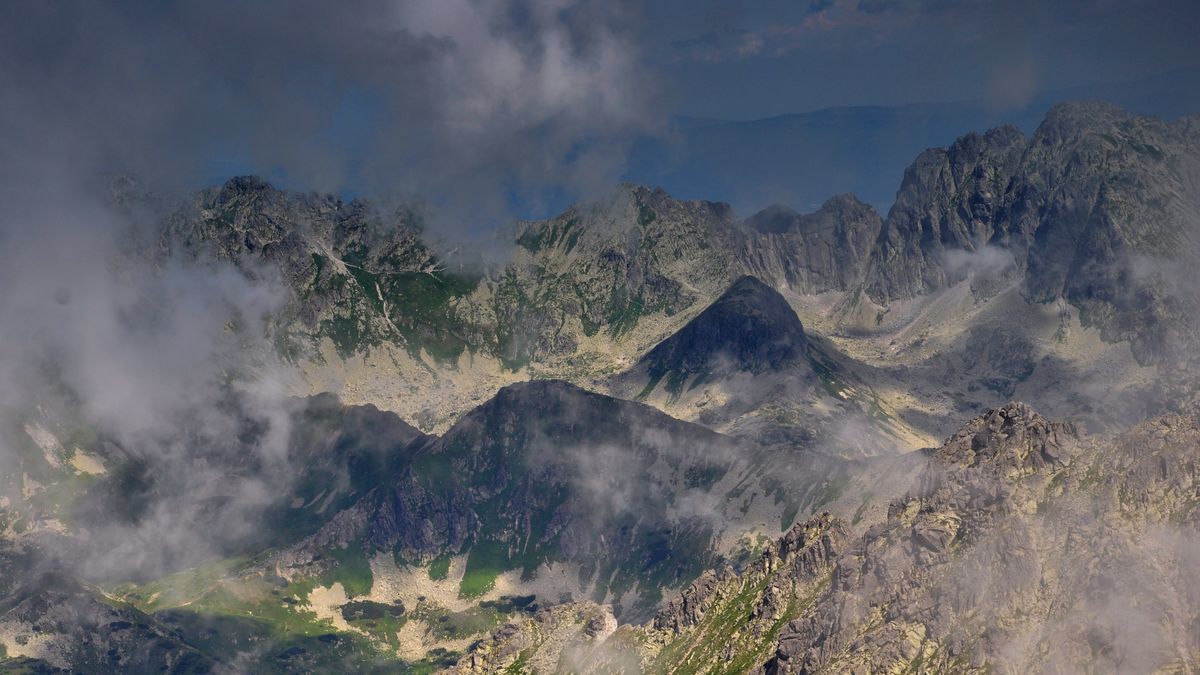 Widok na Dolinę Staroleśnią ze Sławkowskiego Szczytu