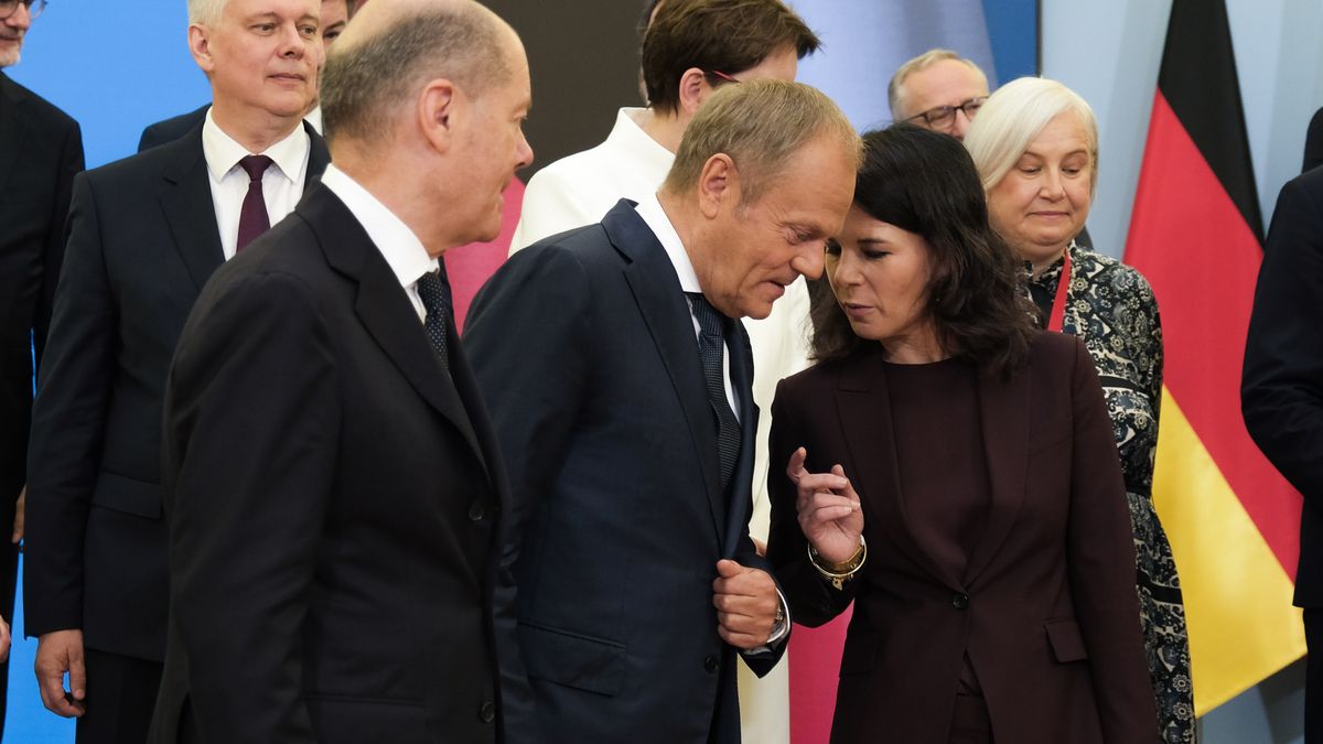 Olaf Scholz, Germany's chancellor, left, Donald Tusk, Poland's prime minister, center, and Annalena Baerbock, Germany's foreign minister, during their meeting in Warsaw, Poland, on Tuesday, July 2, 2024. Scholz will bring a financial package worth hundreds of millions of euros as he seeks to ease tensions that had dominated under the rule of Poland's Law & Justice administration. Photographer: Damian Lemanski/Bloomberg via Getty Images
