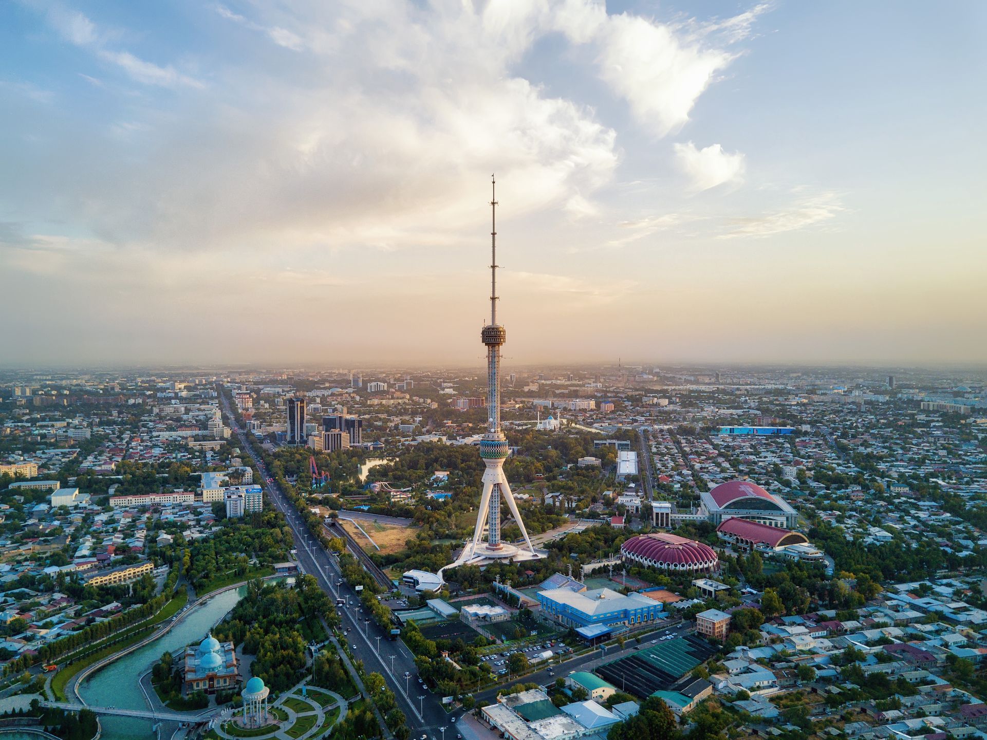 Wieża telewizyjna w Taszkencie to najwyższy (375 m) budynek w Azji Środkowej
