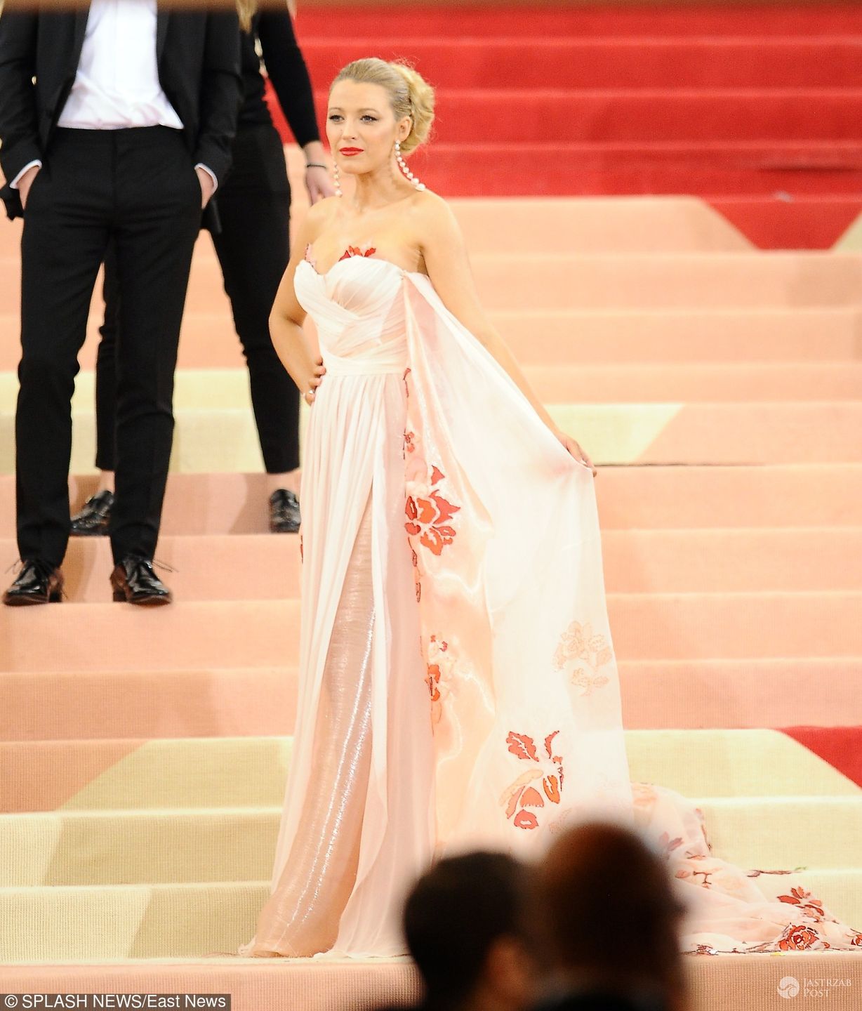 Blake Lively w ciąży na MET Gala 2016  fot East News