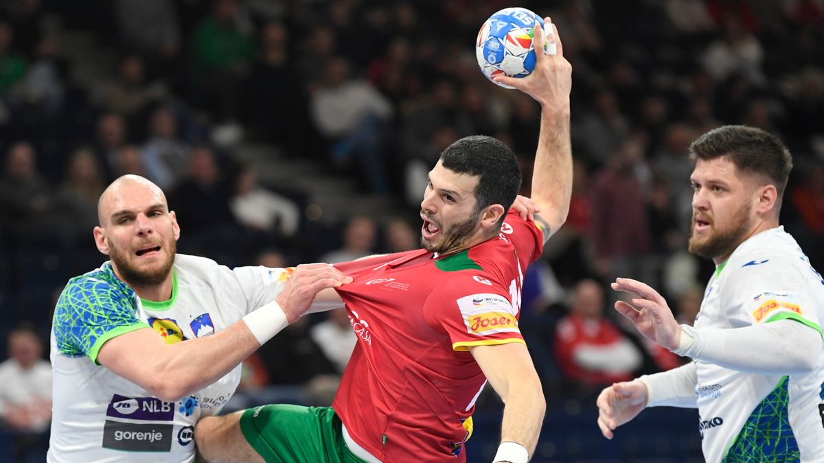 PAP/EPA / Fabian Bimmer / Mecz mistrzostw Europy: Słowenia - Portugalia