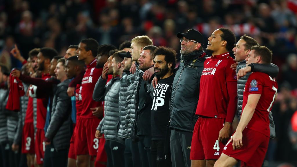 piłkarze i sztab FC Liverpool odśpiewali hymn klubu po półfinale LM