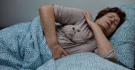 Niezwykły przypadek 63-latki. Infekcja z pęcherza  dotarła do mózgu